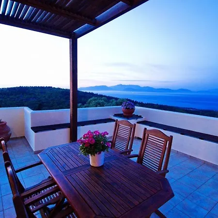 Sleeps 6 Κατσαράτα