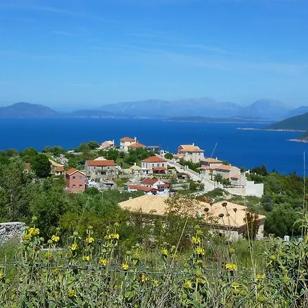 Sleeps 6 Κατσαράτα